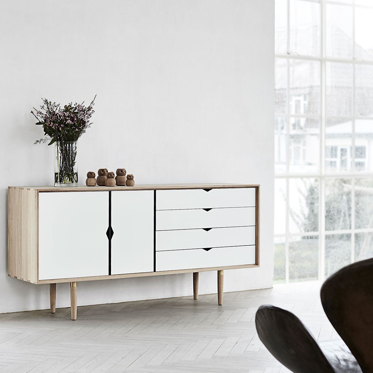 Andersen Furniture S6 Sideboard Sæbet Eg, Hvid Front