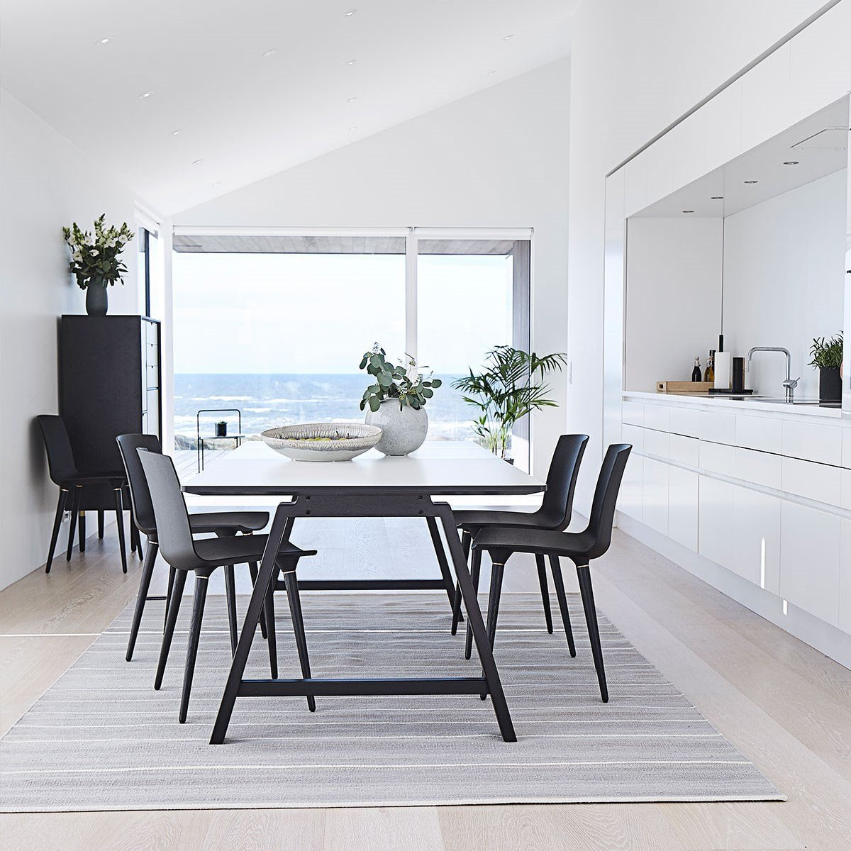 Andersen Furniture T1 Udtræksbord, Hvid Laminat, Sort Understel, 180cm