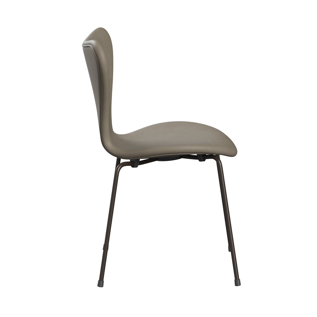 Fritz Hansen 3107 Stol Fuldpolstret, Brown Bronze/Essential Lys Grå