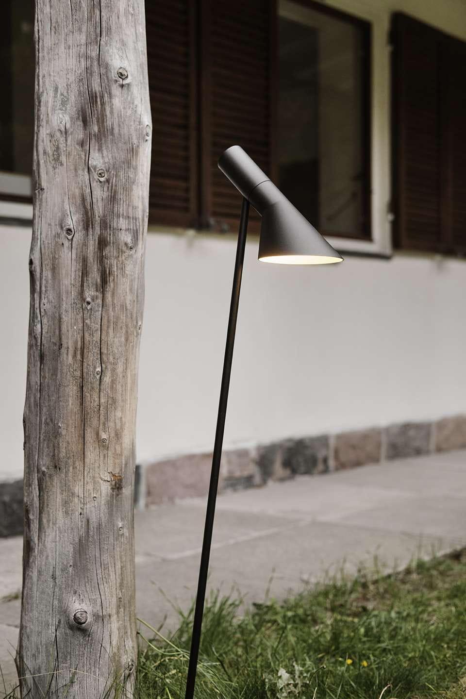 Louis Poulsen AJ Garden Long Bollard Black LED 2700 K 6,5 W, Spike med adapter
