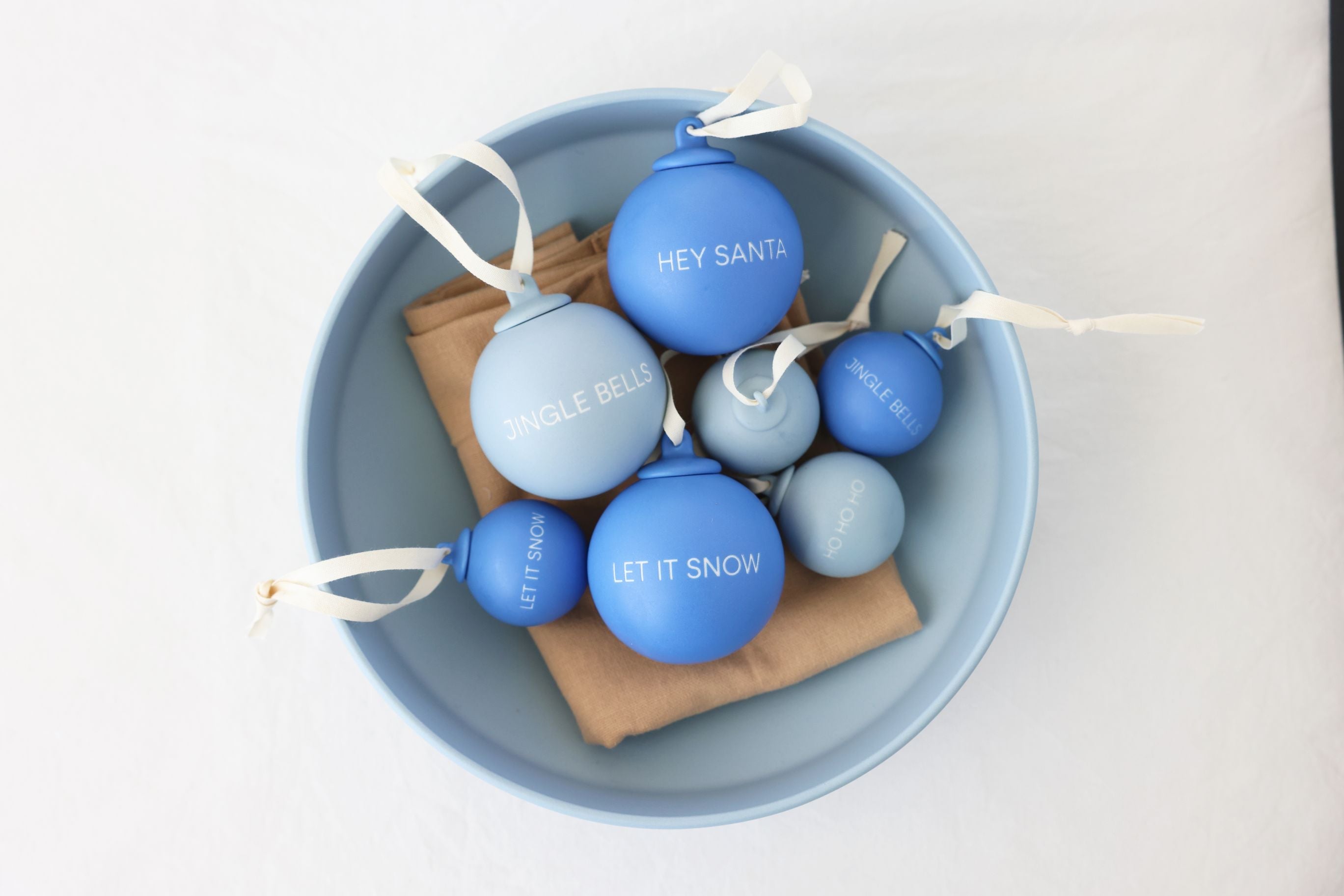 Design Letters Xmas Stories Ball Pendants 40 mm (sæt med 4 stk), koboltblå/lyseblå